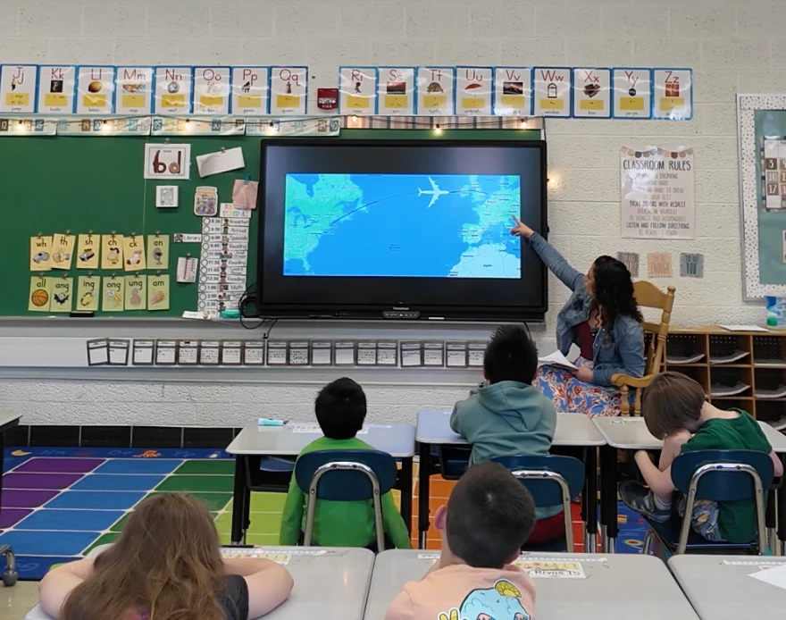 Chelsea showing students a map of the Netherlands